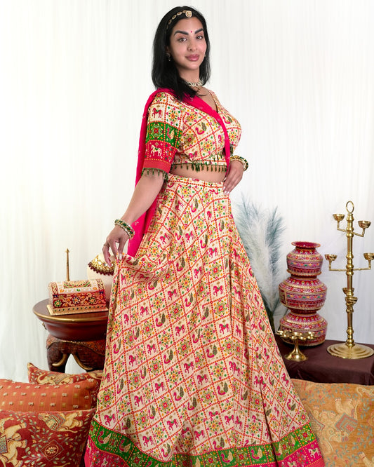 Monochrome Patola Set